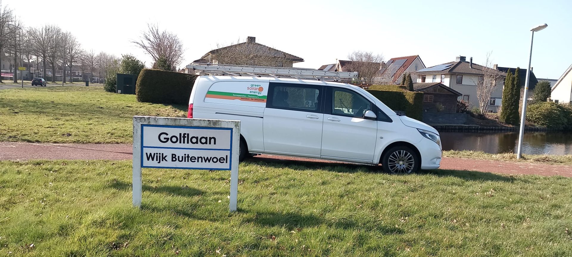 Green Solar Energy bedrijfsbus bij wijk Buitenwoel in Veendam